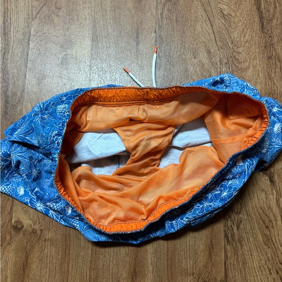 Tommy Bahama swim trunks - Picture 5 of 6